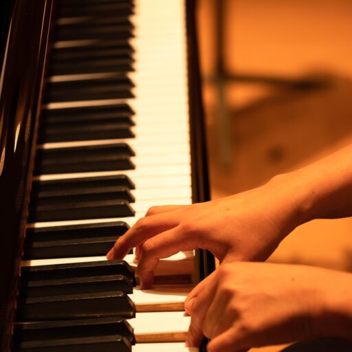 cropped-piano-gf34daf71e_1920.jpg