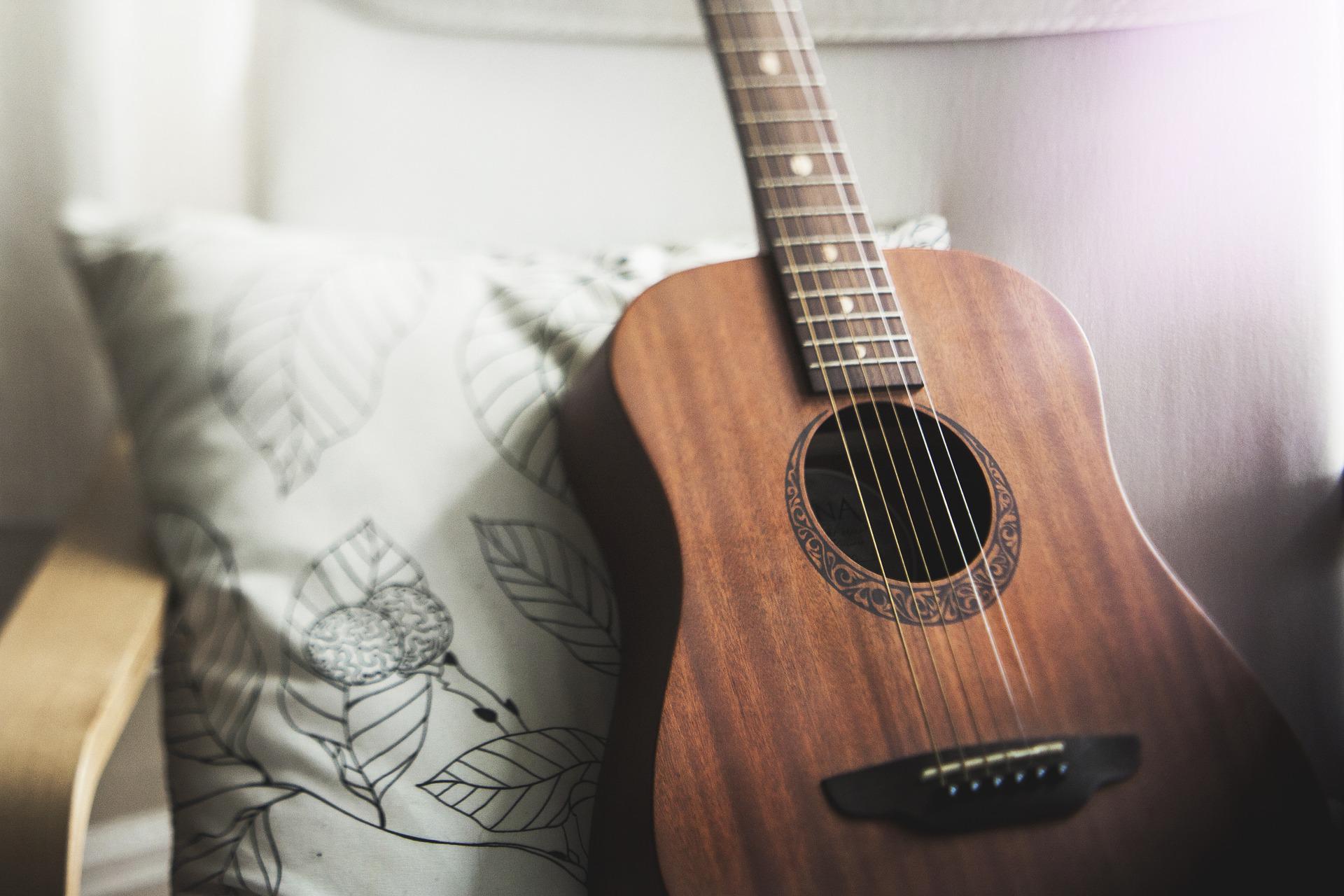 guitar-1836655_1920